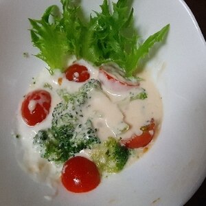 ブロッコリーとトマトのヨーグルトサラダ